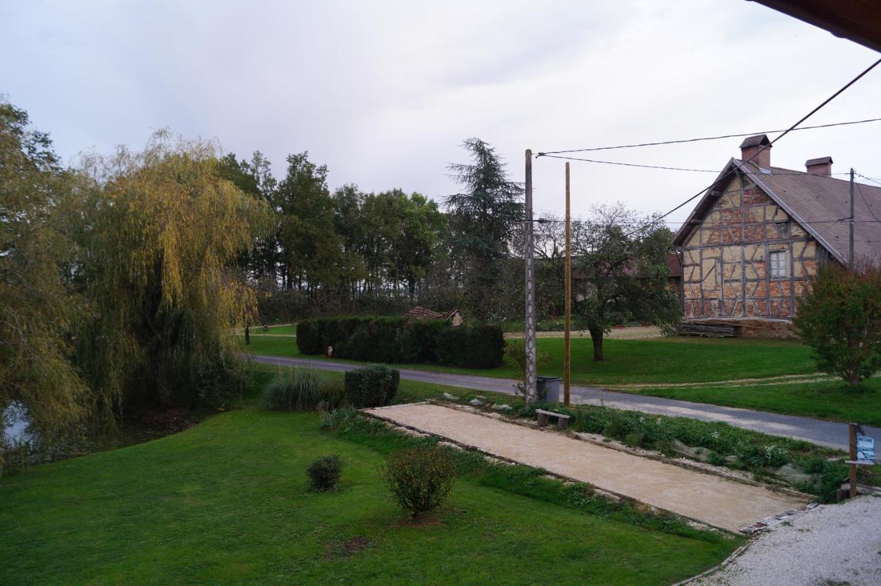 Gite De La Jument Grise Lescheroux Bagian luar foto
